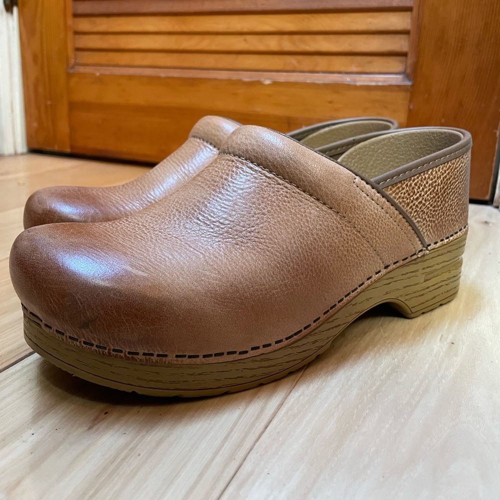 Dansko Honey Distressed Clog - Size 42 WIDE
